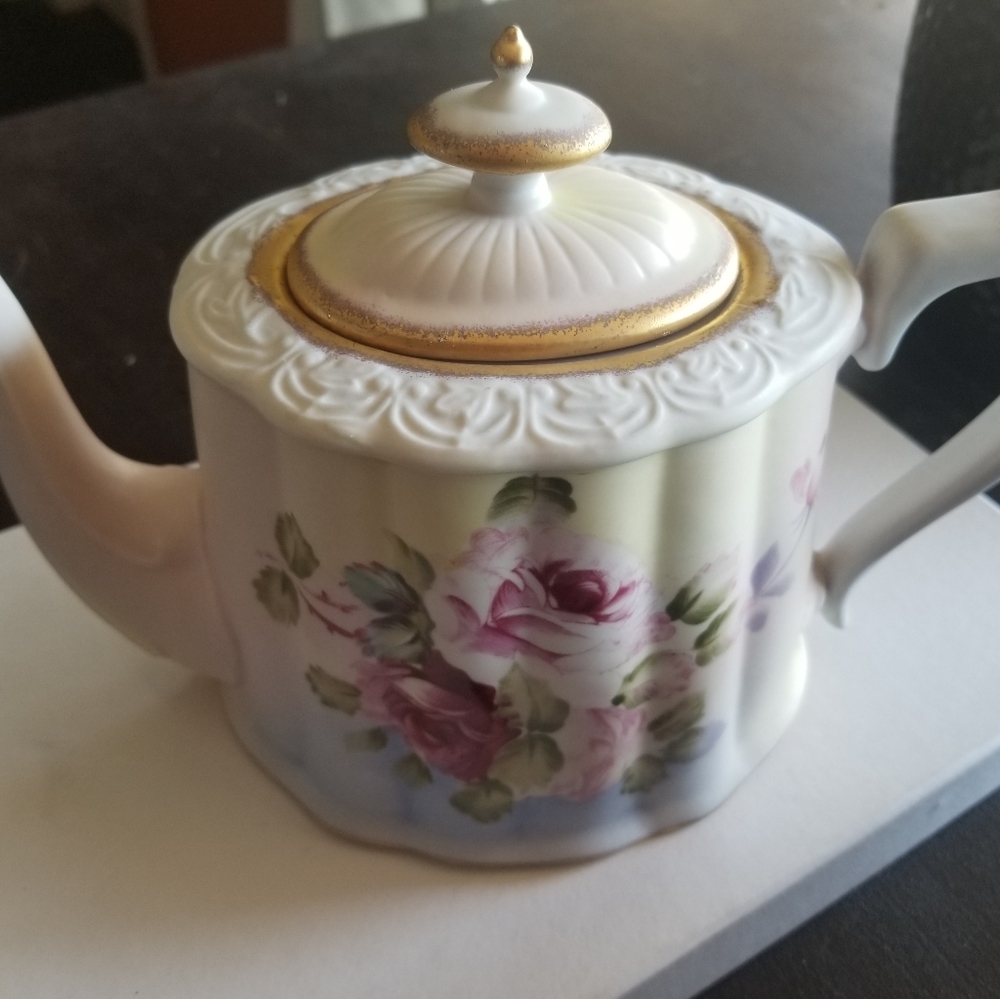 Burton & Burton Rose Teapot Tea Time NEW